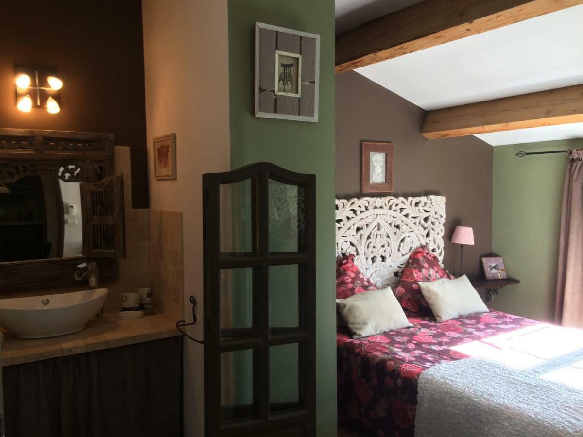 Terre De Boheme Hotell Vestric-et-Candiac Eksteriør bilde
